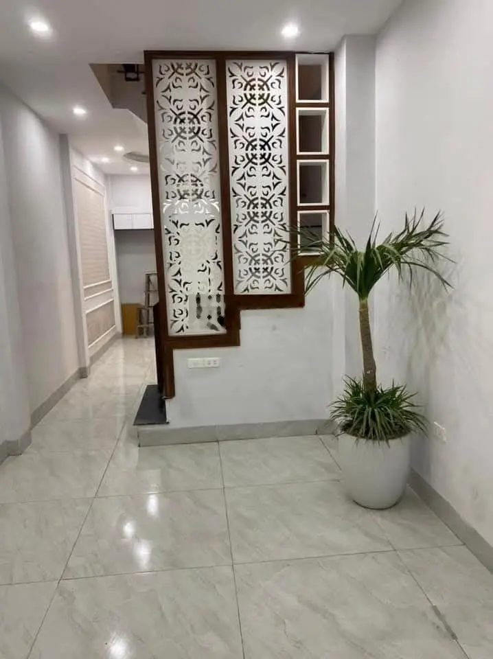 bán nhà thái hà 40m 5T MT 3m giá 9,9 tỷ.nhà phân lô,gần phố, ôtô đỗ của, 20m ra phố. víp nhất khu.