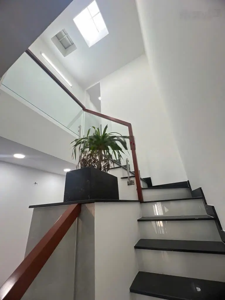 Bán gấp nhà Đẹp MT Chánh Hưng, P.Hưng Phú Q8. DT40m2. Giá chỉ 5,2tỷ.