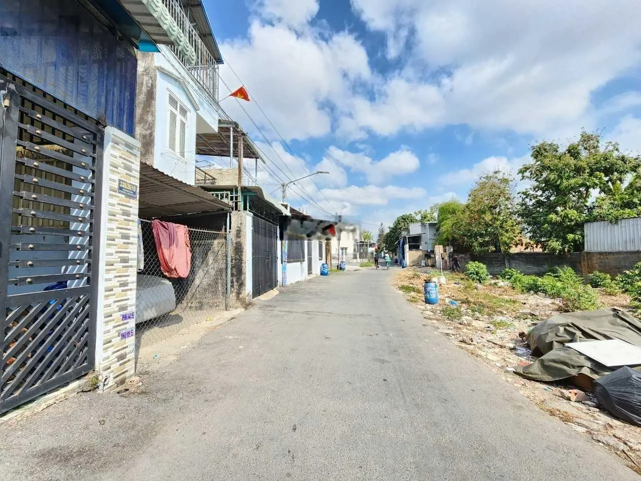 2 tỷ 7 Bán đất cách đường Nguyễn Thái Học 100m, P. Dĩ An, TP. Dĩ An