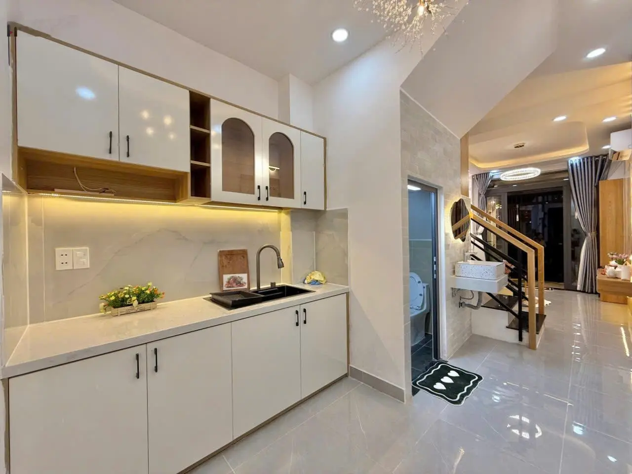 Nhỉnh 5 tỷ ngay phố ẩm thực Phan Xích Long, 42m2, Nhiêu Tứ, P7, Phú Nhuận, xách vali vô ở ngay
