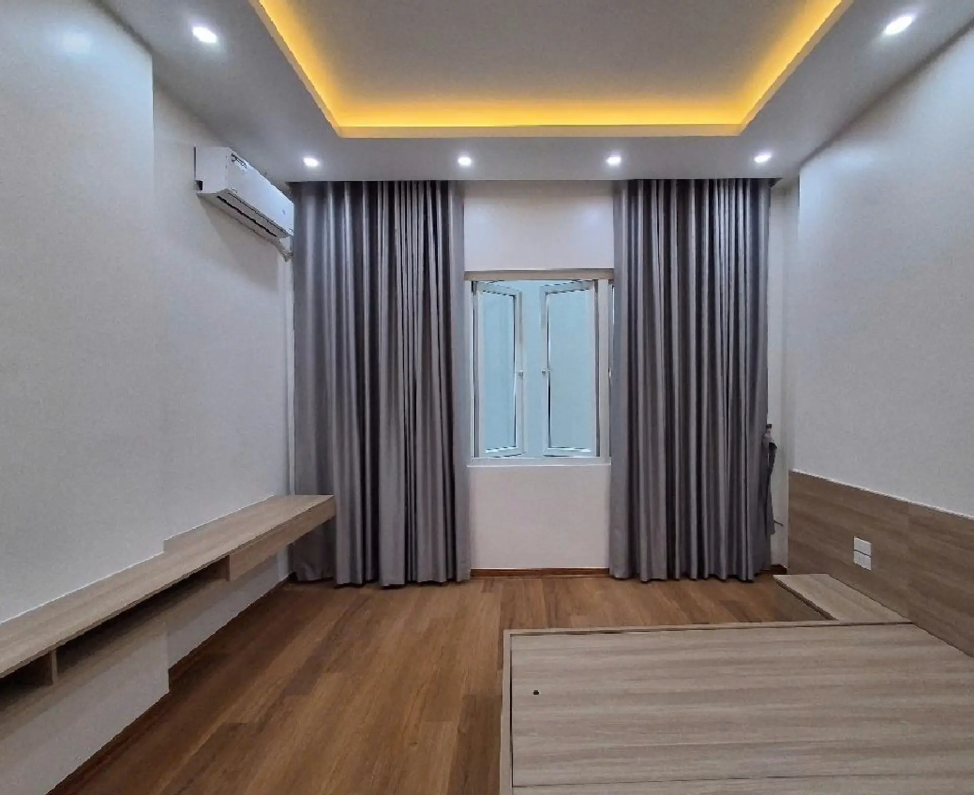 BÁN NHÀ ĐẸP MỸ ĐÌNH - 54M- 4T - MT4,2 - OTO ĐỖ CỔNG - NHÀ CÁCH ĐƯỜNG LĐT 30M - FULL NT -GIÁ 9,45 TỶ