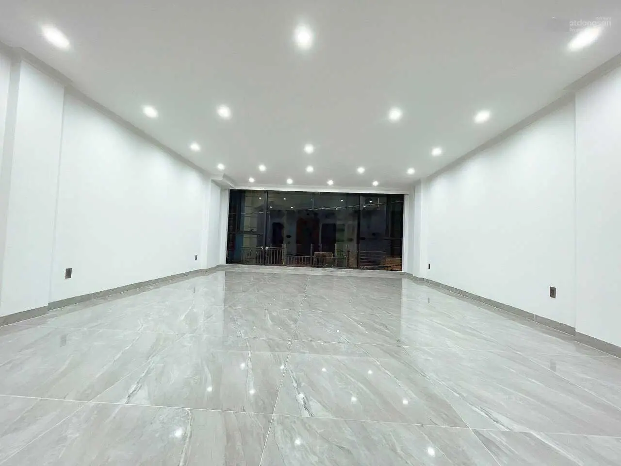 Tòa nhà 7 tầng thang máy, Trần Quốc Hoàn, vỉa hè ôtô tránh, 62m2 mặt tiền 6m - 26 tỷ, LH 0973 355 ***