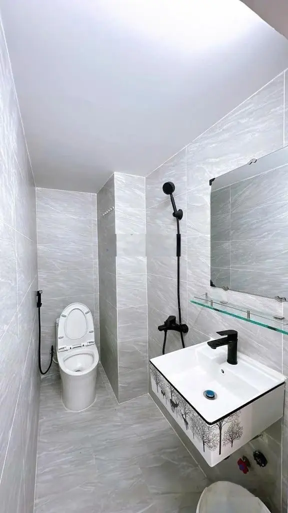 Nhà đẹp q4 - sát mt đường - 5 lầu đúc- 40m2 - 4pn- chỉ 5 tỷ nhỉnh