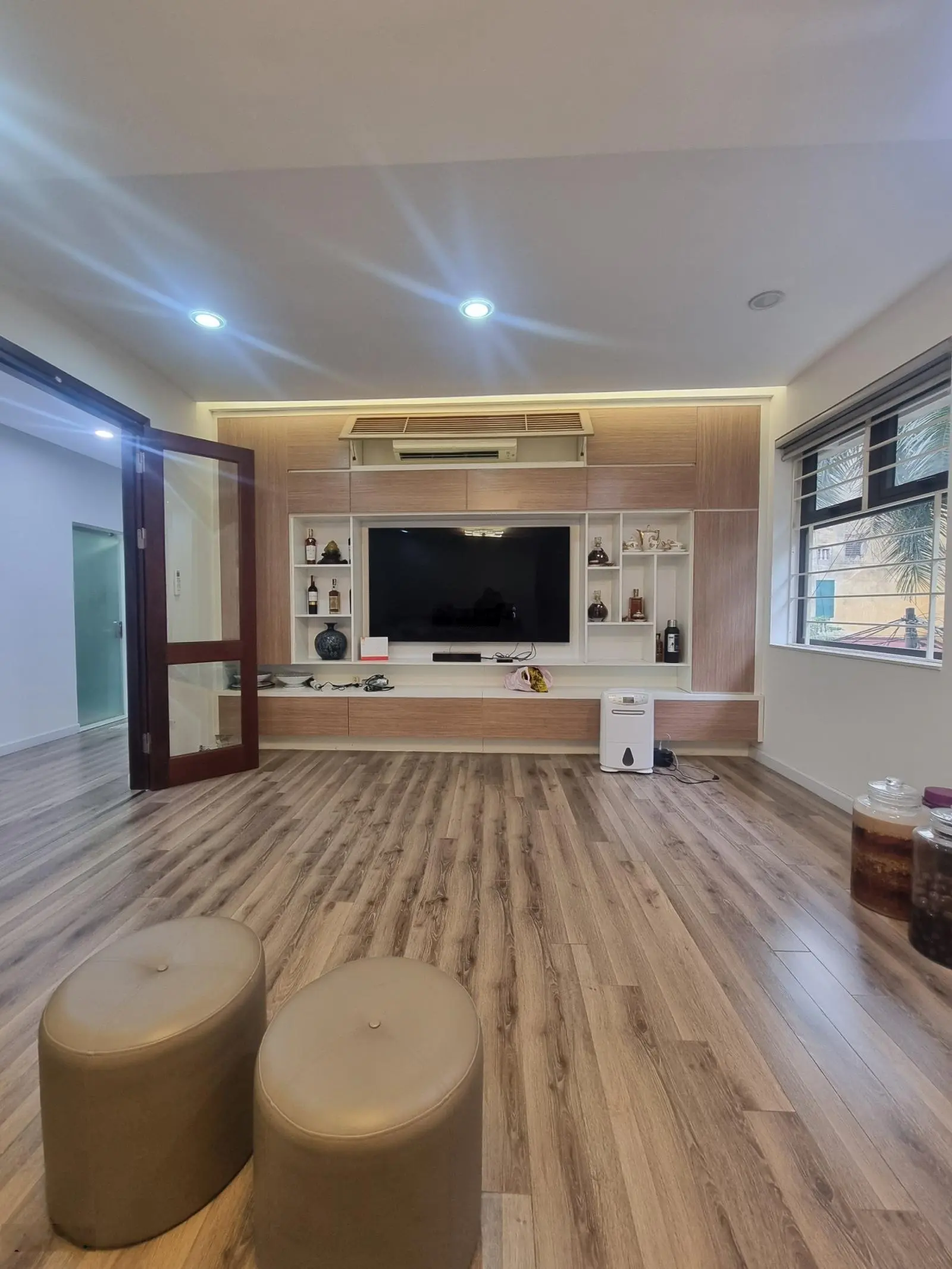 Bán gấp căn hộ góc 3 phòng ngủ 130m2, giá 5.5 tỷ, tại tòa Capital Garden, ngõ 102 Trường Chinh