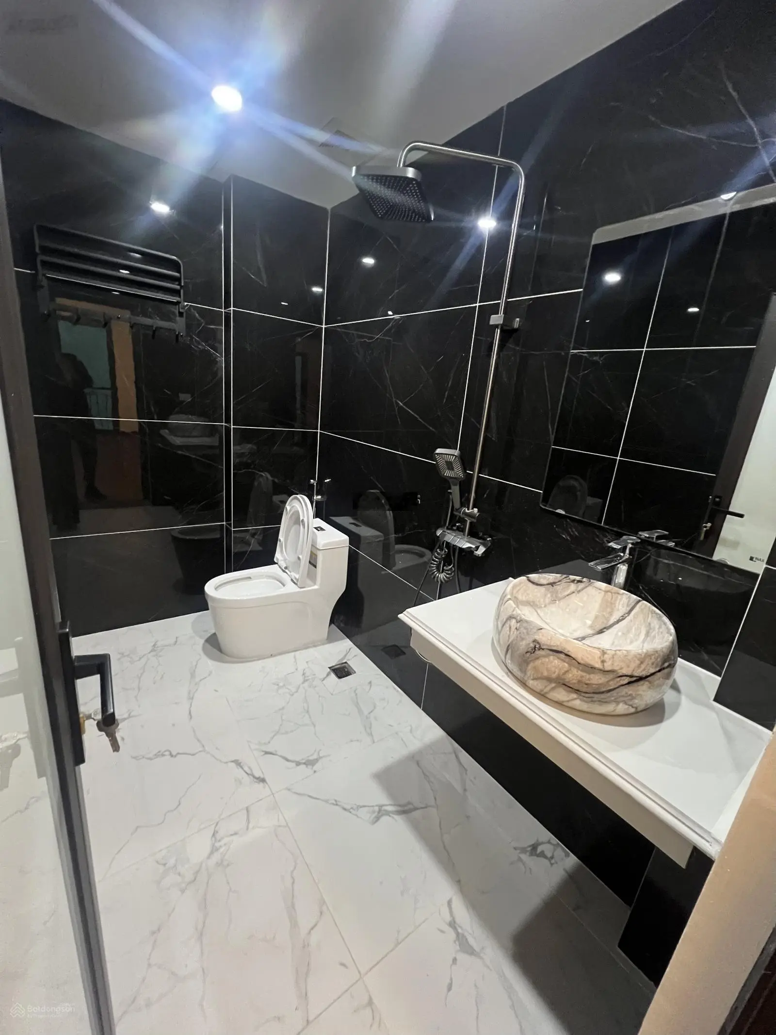 Bán Nhà 4 Tầng Lầu , Gần Trung Tâm , Kế Chợ Rạch Ông , Hẻm Thông , Nhà Mới Đẹp , Dạ Nam Phường 3