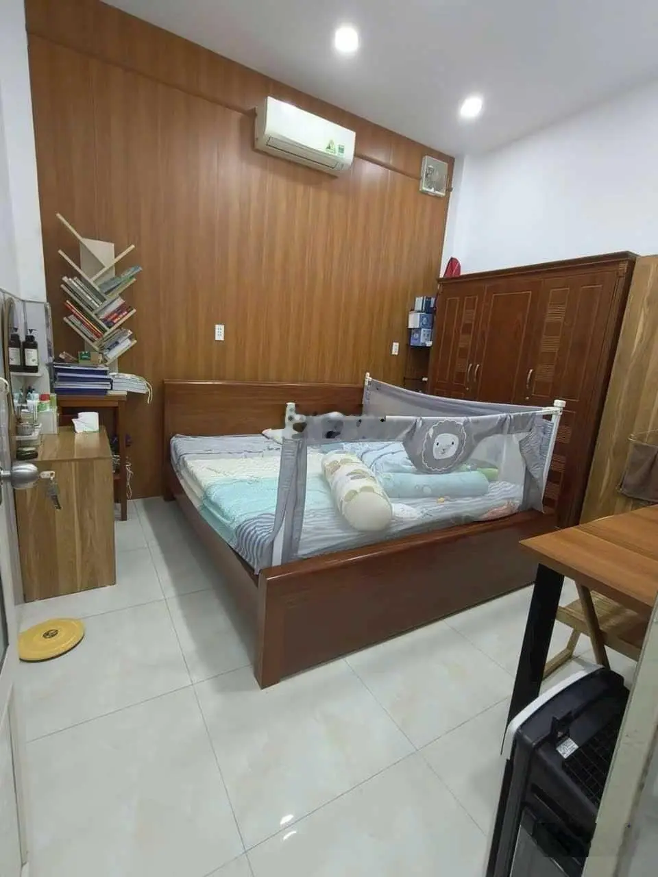 Chủ gửi bán căn nhà ngay chợ Hiệp Bình, 2 PN, DT 80m2, SHR, không lỗi phong thủy, giá 4 tỷ hơn.