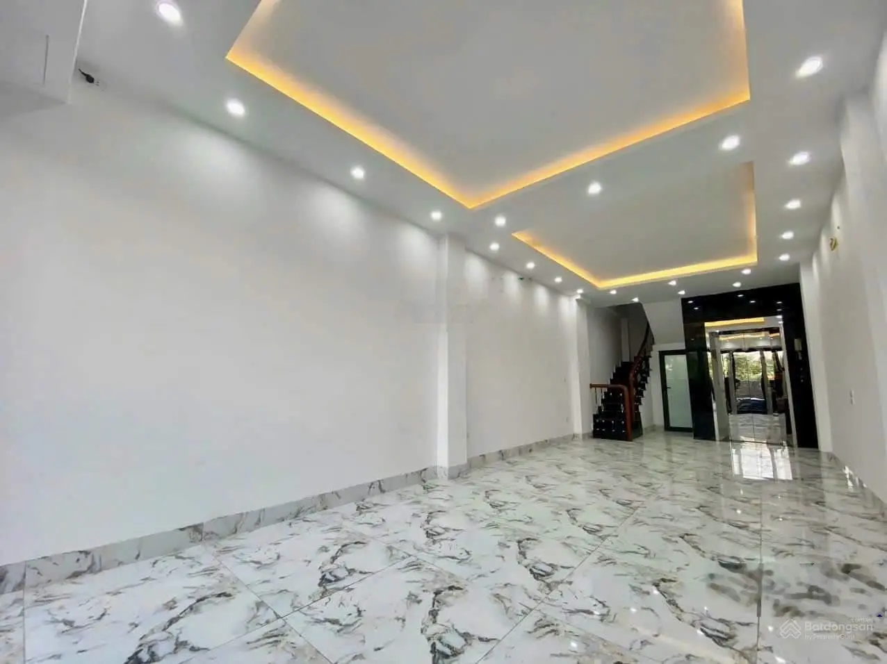 Nhà mới Minh Khai, Hai Bà Trưng, thang máy, sát mặt phố, 42 m2, nhỉnh 8 tỷ