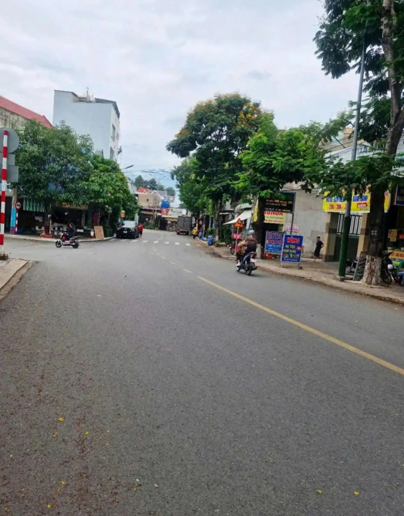 Bán dãy trọ 1 kiot + 5 phòng trọ, MT đường Phạm Hữu Lầu, P.Dĩ An, TP.Dĩ An