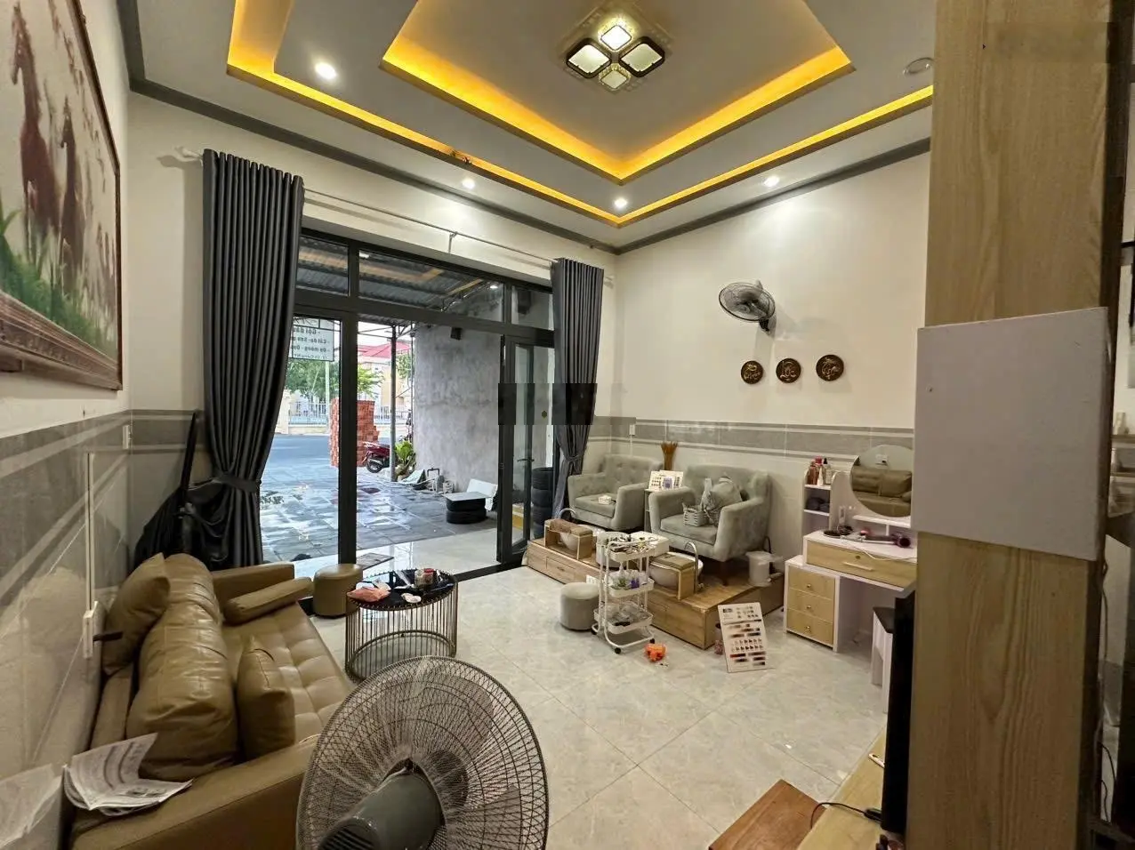 Chính chủ cần bán nhà và quán cf mặt tiền đường lớn lê đại hành Long tâm tp bà rịa DT: 13.6x19 12ty