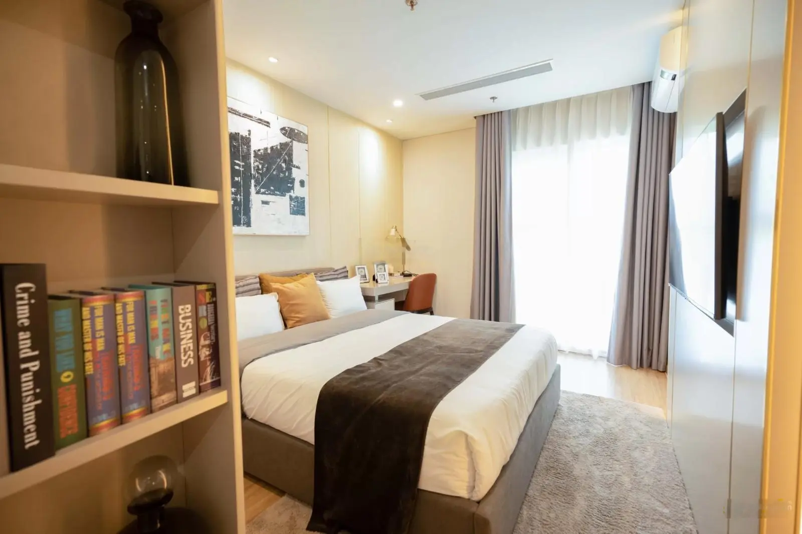Bán căn 2PN , view hồ cực đẹp, sẵn ở ngay, DT 72m2, bàn giao nội thất cao cấp tại Moonlight 1