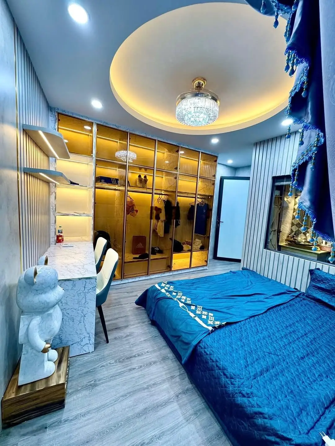 Lương Định Của, Đống Đa. DT 33m² x 4 tầng, MT 3,7m, giá 8,65 tỷ. Nội thất xịn, thang máy nhập khẩu.