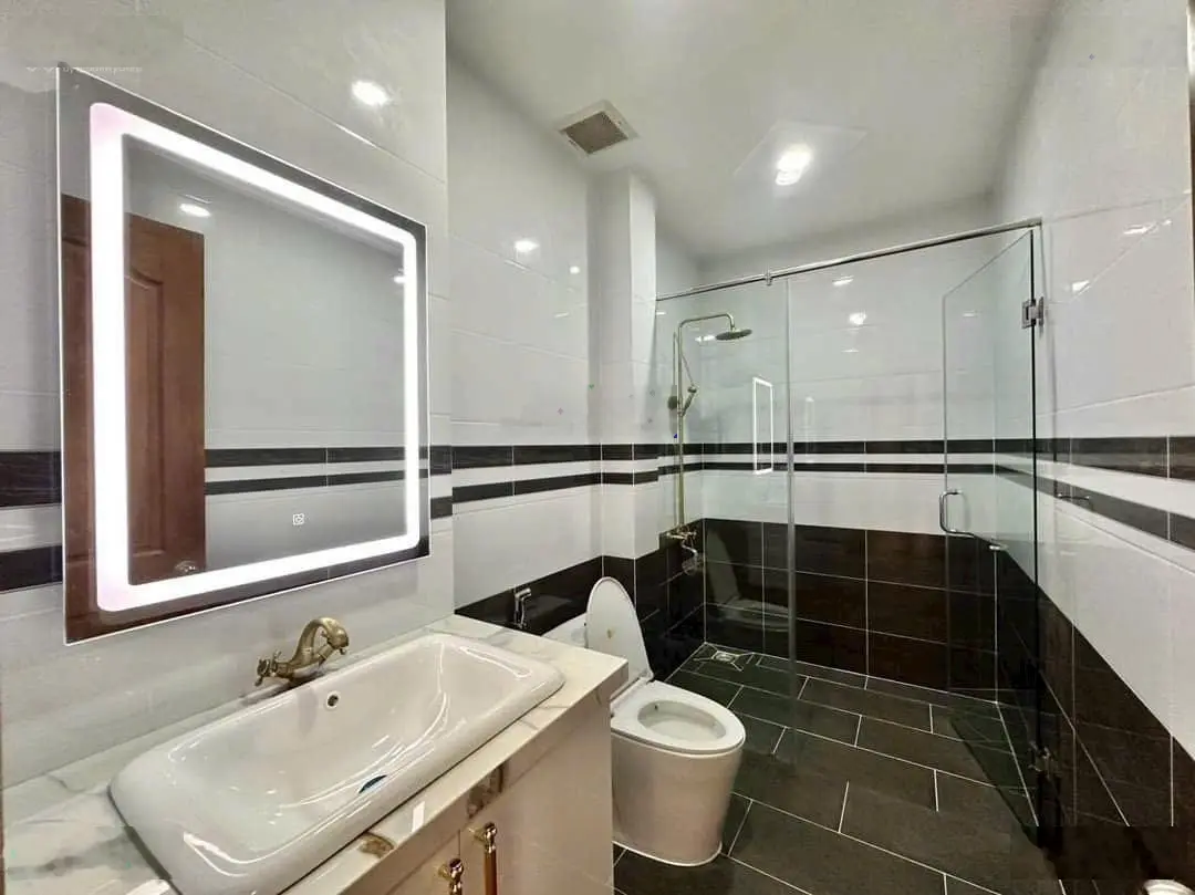Bán nhà mới - có thang máy - thị trấn Nhà Bè