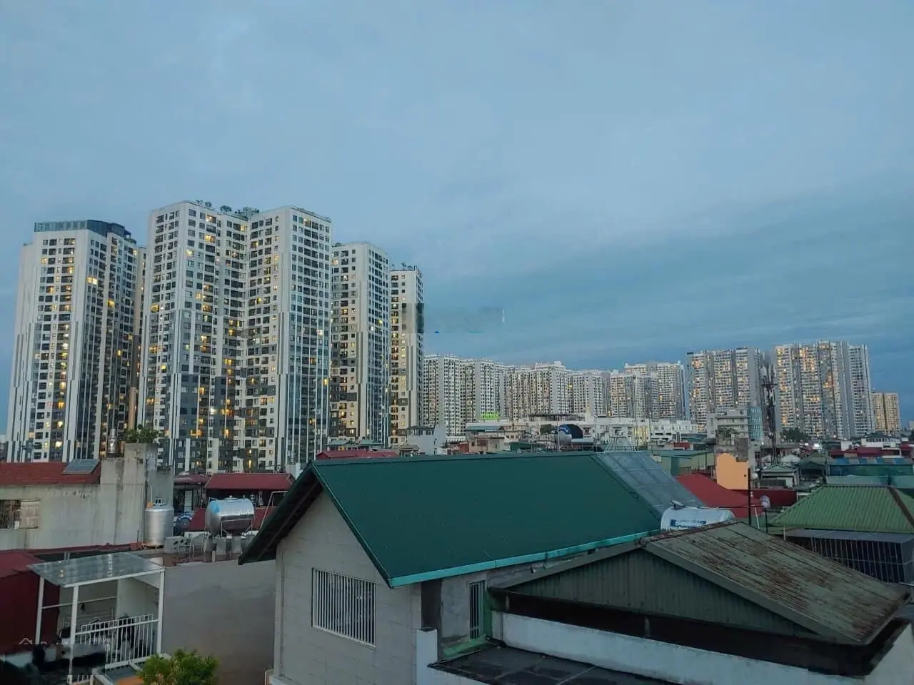Bán nhà Yên Lạc, Hai Bà Trưng. DT 90m2 8tầng mặt tiền 5.2m. Giá: 25.5 tỷ. LH: 0383 426 ***