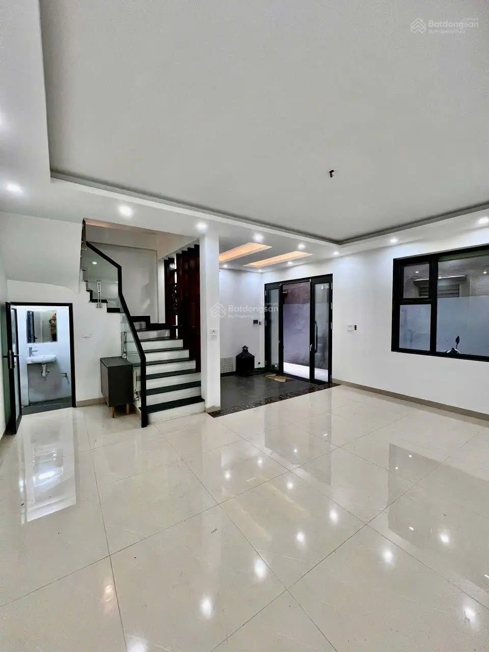 Cần Bán gấp nhà riêng 5 tầng tại Nguyễn Văn Cừ, 9,5 tỷ, 50m mới kính koong