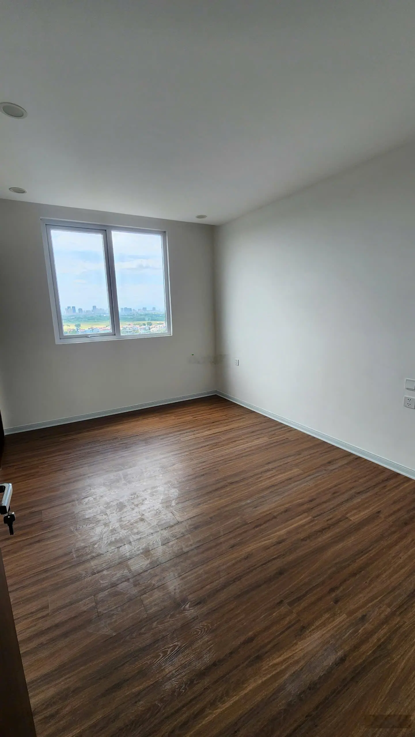 Chính chủ bán gấp căn Góc 98,87m2 tòa River giá 4tỷ5x0 nội thất liền tường mới nhận bàn giao chưa ở