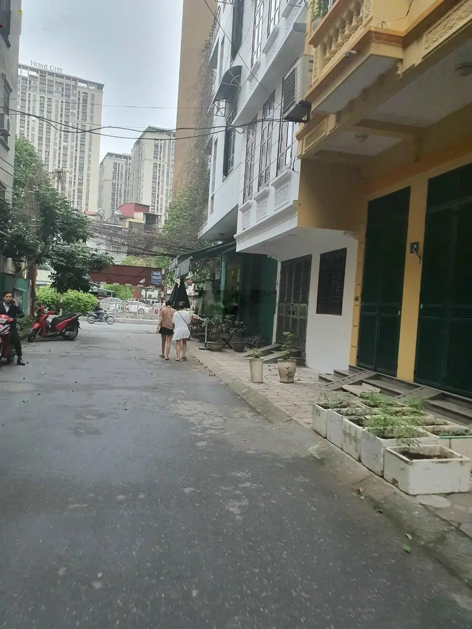 Bán nhà LK ngõ 112 Trung Kính. DT 78m2 nhà 5T MT6m có ô chờ lắp thang máy