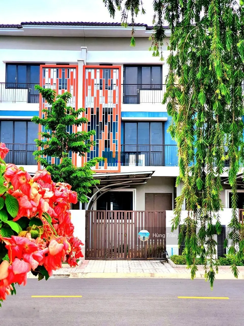 Cơ hội sở hữu nhà 3 tầng view công viên Sun casa Central, trả trước 900 triệu nhận nhà ngay