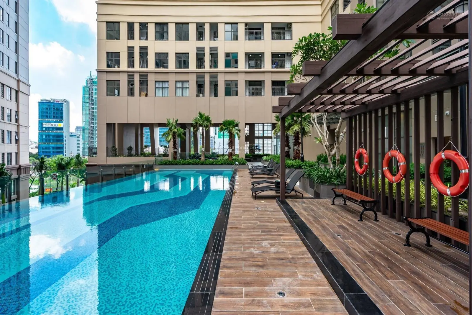 Bán căn hộ Saigon Royal 60m2 Quận 4, nội thất đẹp, giá tốt. LH: 0909 024 ***