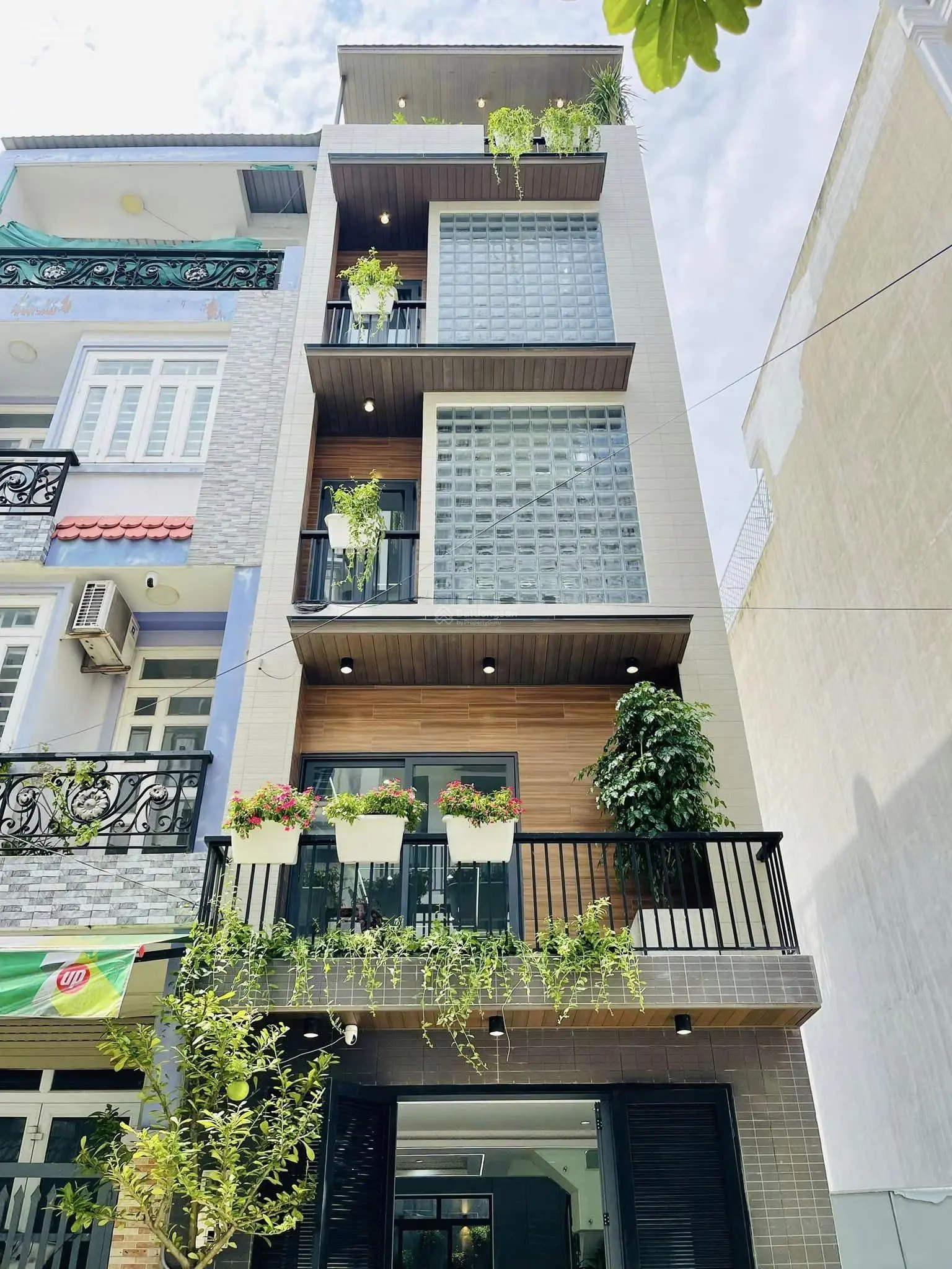 Kẹt tiền, tôi bán nhà ở Trần Khánh Dư - Quận1 kế bên chợ Tân Định, cho thuê 35triệu. Giá 3tỷ6/62m2