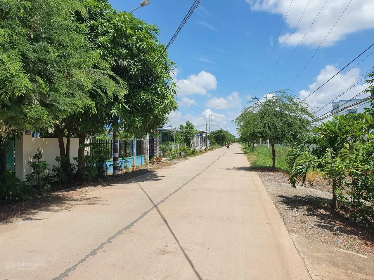 200m2 full thổ mặt tiền đường 9m, 2 xe tải chạy, khu đông dân, xây ở, kinh doanh tốt
