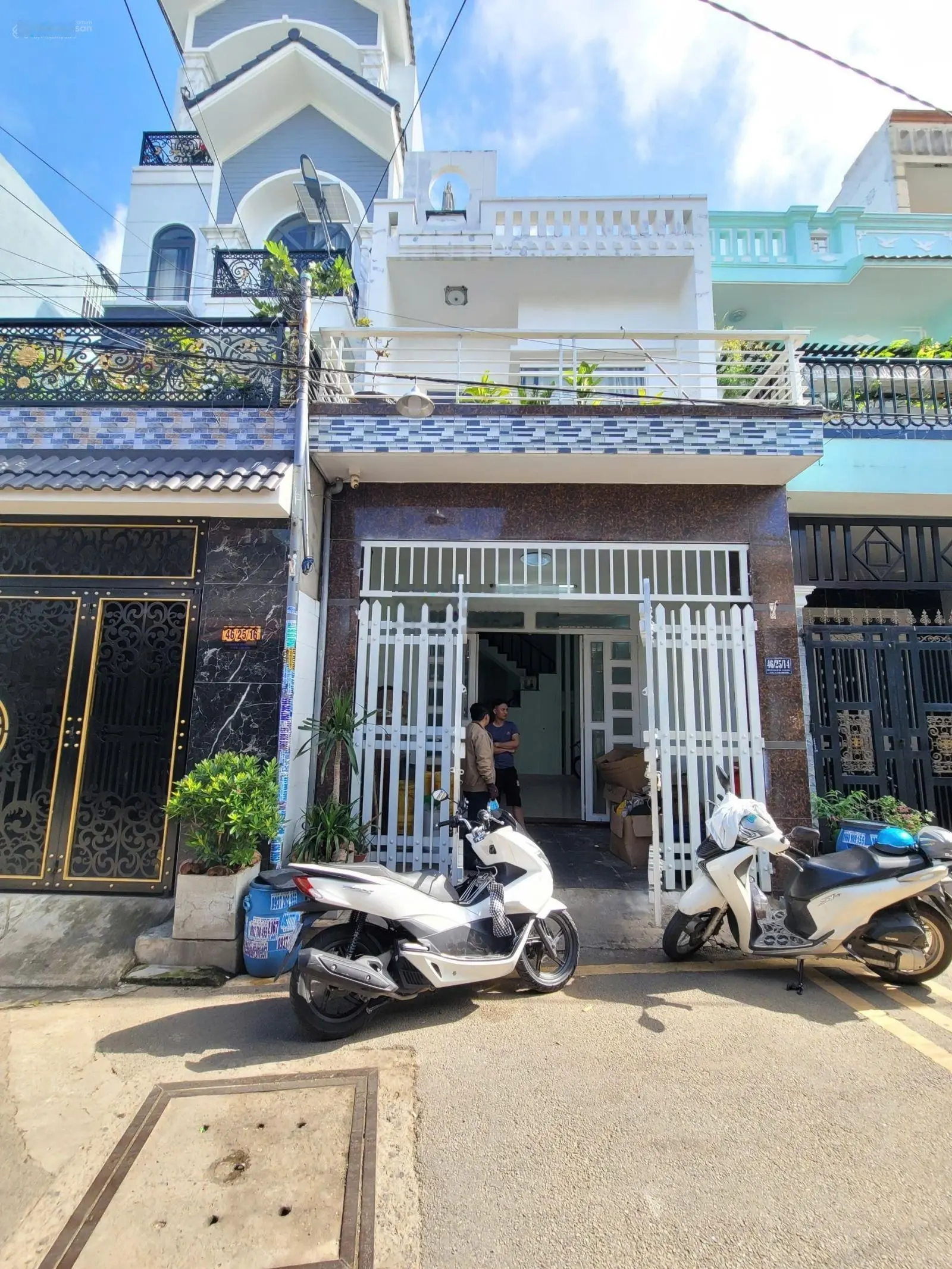 Nhà 4.6x15.5m, 2 lầu, 3.85 tỷ TL, Trung tâm hành chính Dĩ An, nhà còn mới, đường OTO thông 2 đầu