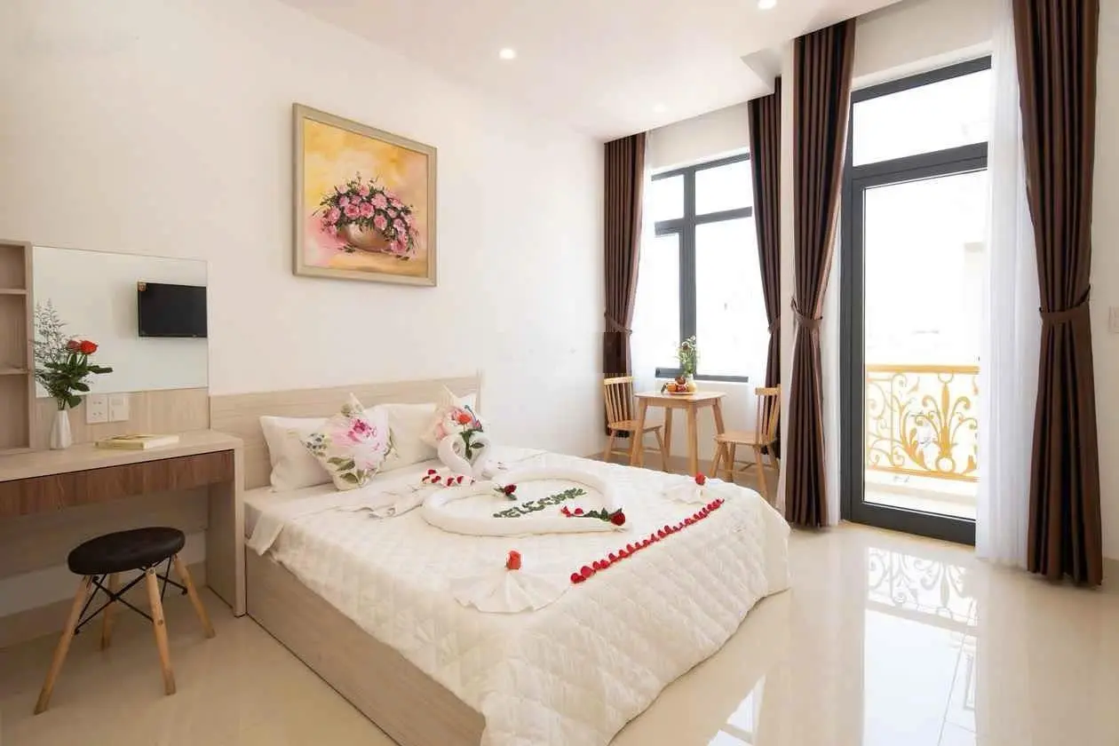 Toà căn hộ 5T 11P sát biển Mỹ Khê, ra bãi tắm chỉ 100m ngay khu DL nhiều khách tây DT 70 - 80tr/th