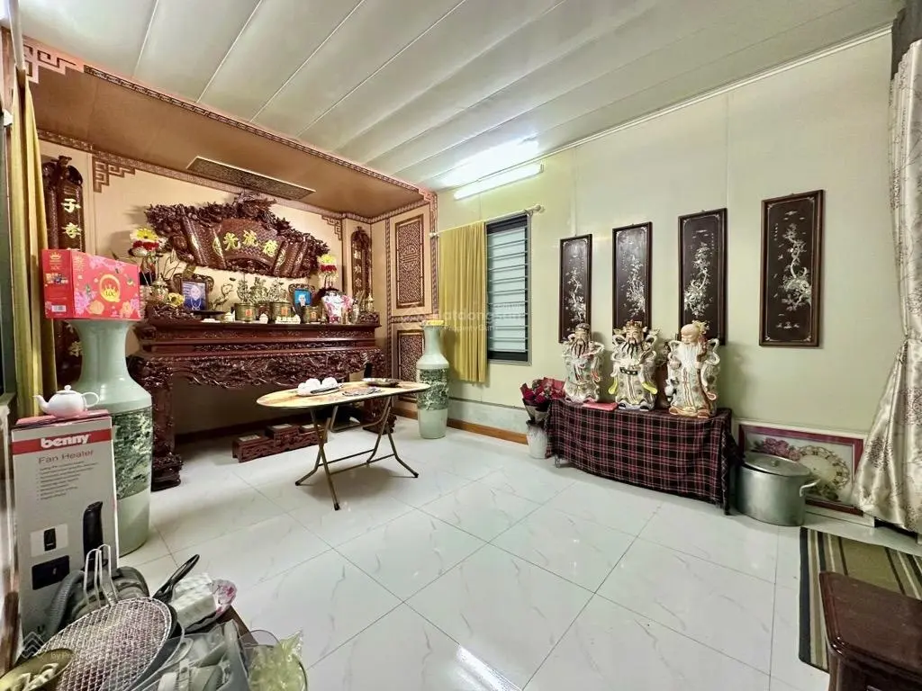 Nhà đẹp ô tô đỗ vào nhà viw hồ thoáng sáng giá hấp dẫn. Gần hồ linh Quang