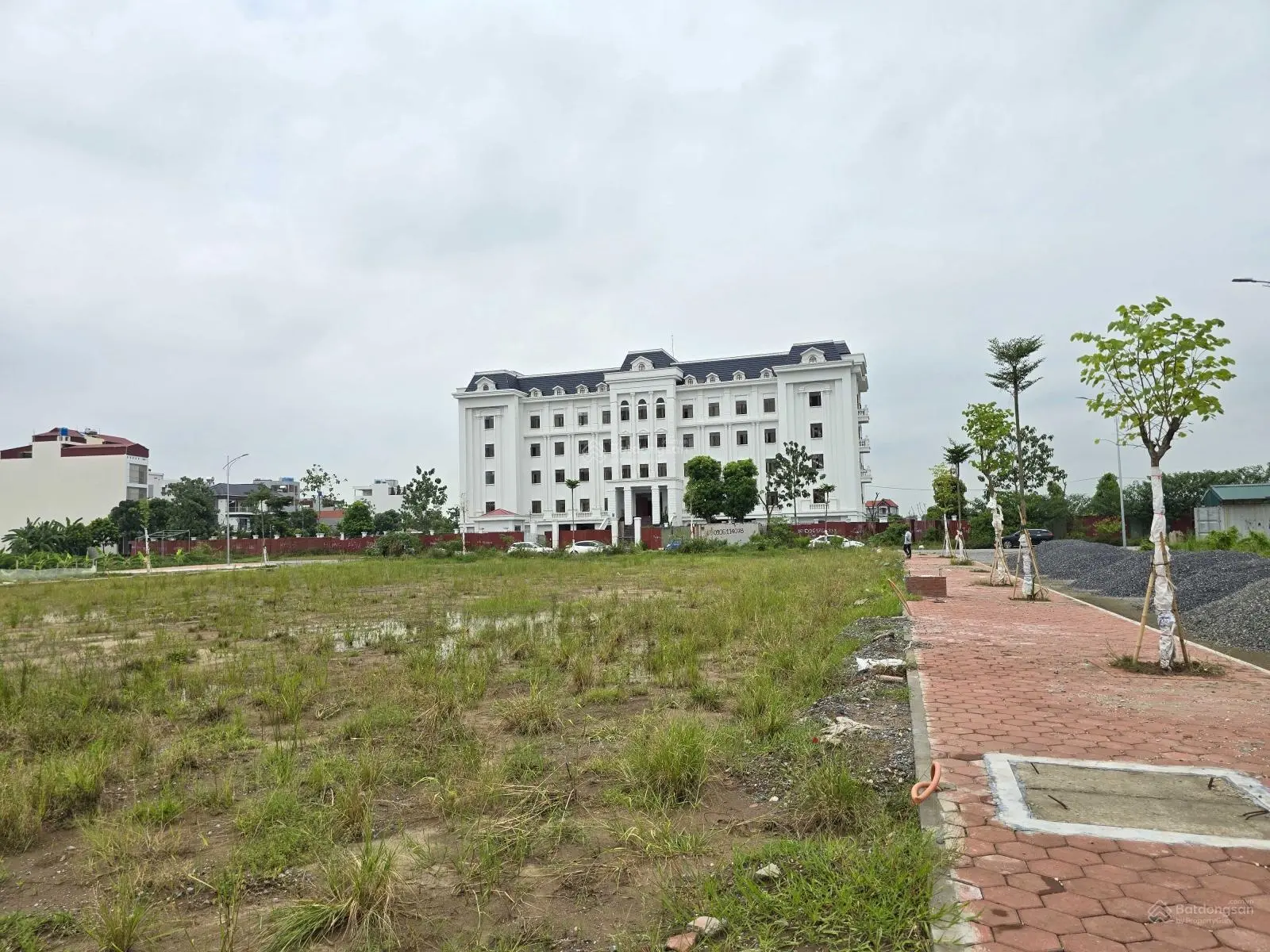 Chính chủ bán lô góc VIP nhất khu đấu giá. Đã ra sổ. Vỉa hè to rộng. Đầu tư tiềm năng. Giá 5.5 tỷ