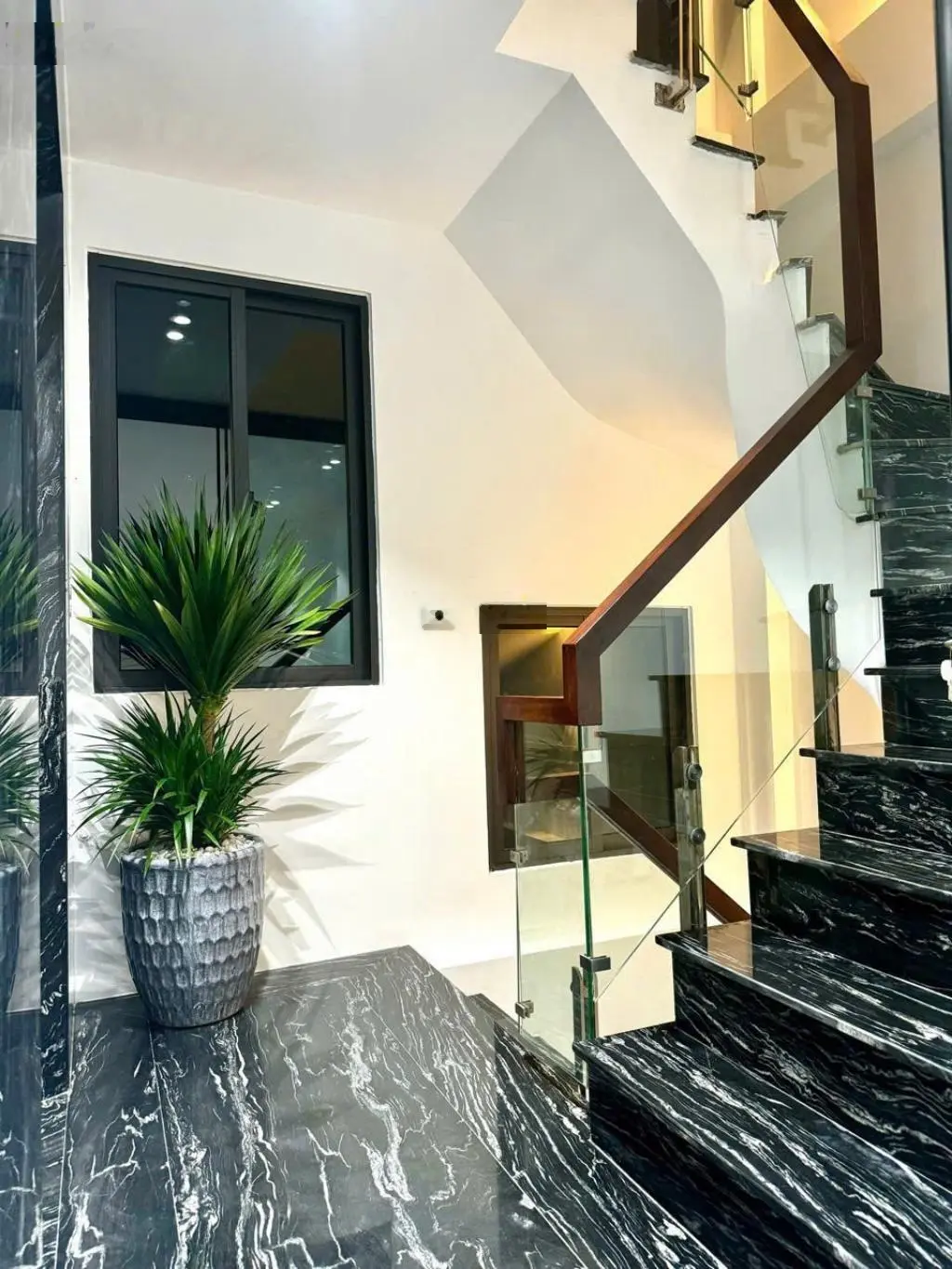 Bán nhà mặt phố Hồng Tiến, Long Biên, DT 76m2- LH 0989819365