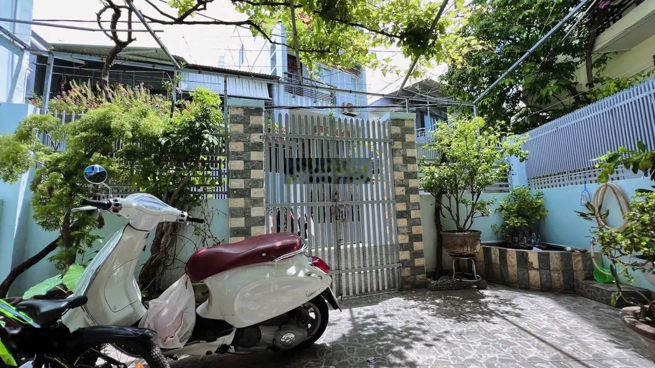 Nhà 2 tầng, mặt tiền Đường Âu Cơ, 108,9m2 ngang 6,47m, giá 7,6 tỷ. LH: 0916377378