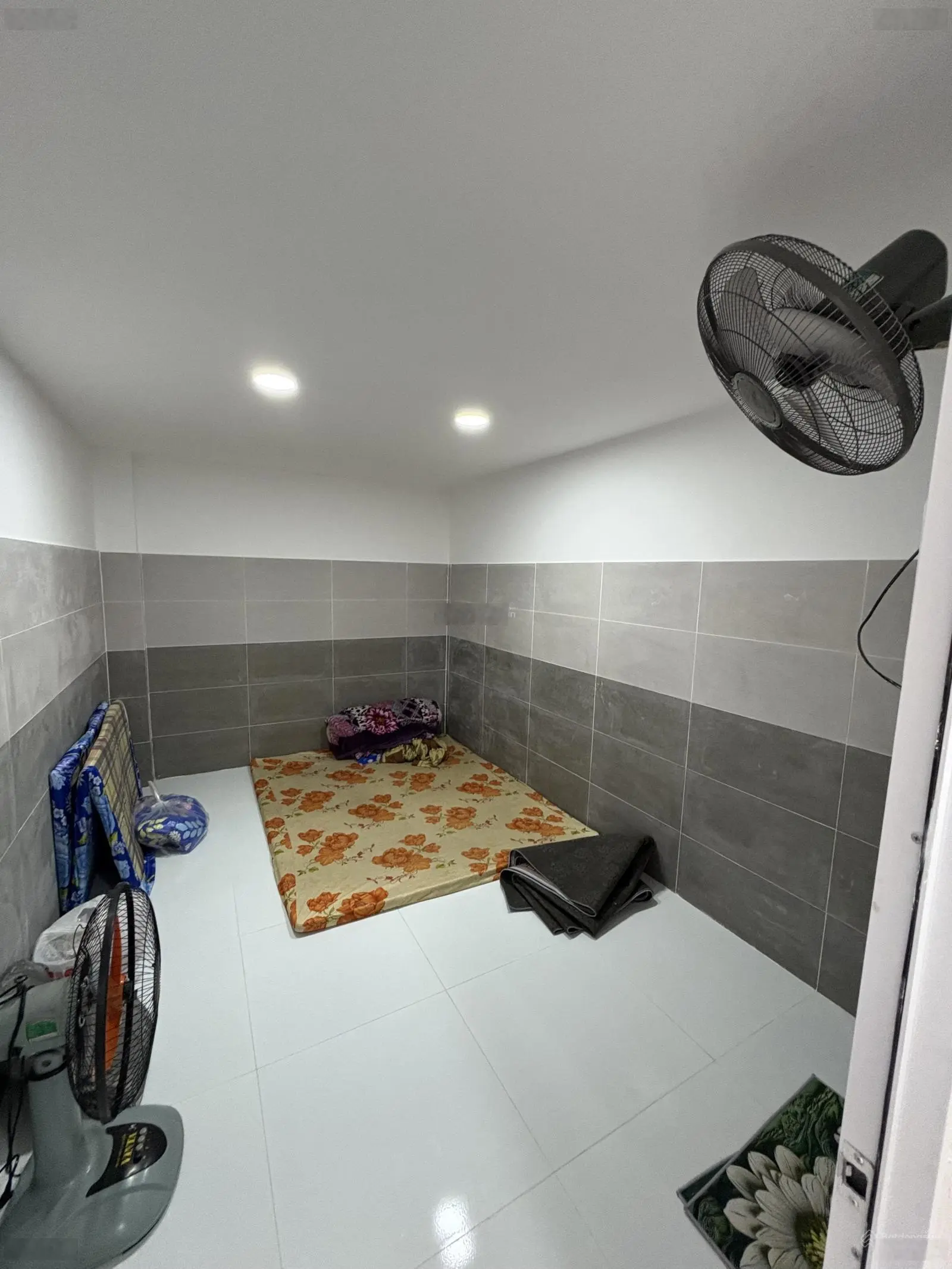Nhà Trệt Lửng Gần Vincom Dĩ An. Bao Gồm 2 Phòng Ngủ- 2 WC. DT: 56.6M2. Đường 4M. Giá: 2.5 Tỷ TL