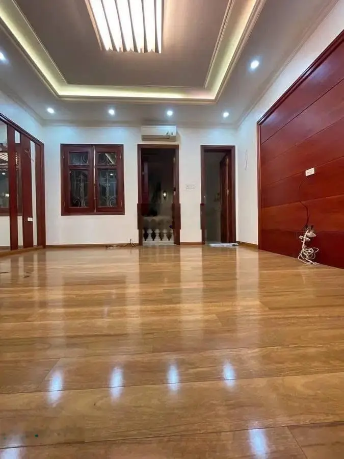 Siêu đẹp! Phân lô Hoàng Cầu, 2 ô tô tránh, vài bước ra hồ, ngõ thông tứ tung, kinh doanh đỉnh, 61m2