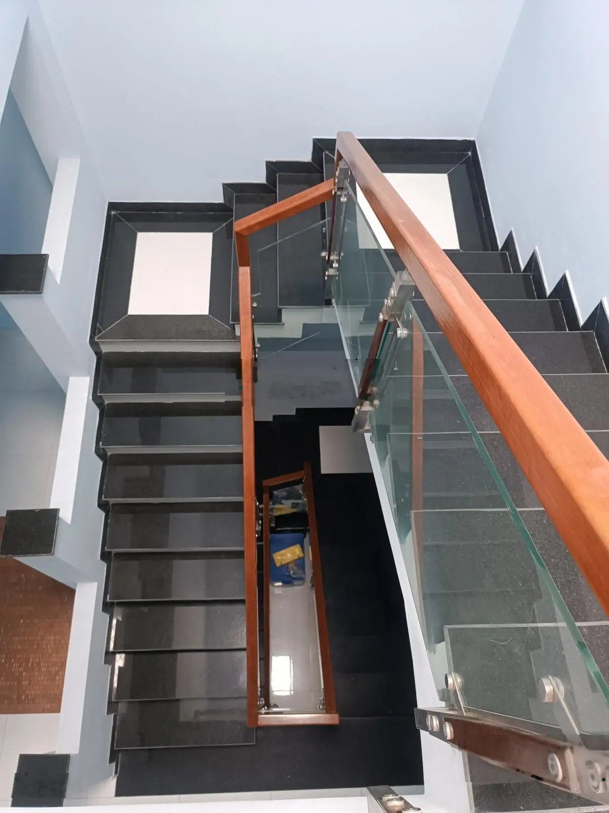Gần bến xe, đường 7m5, 100m2, 3 mê, 3PN, tuyệt đẹp, trục kinh doanh tốt