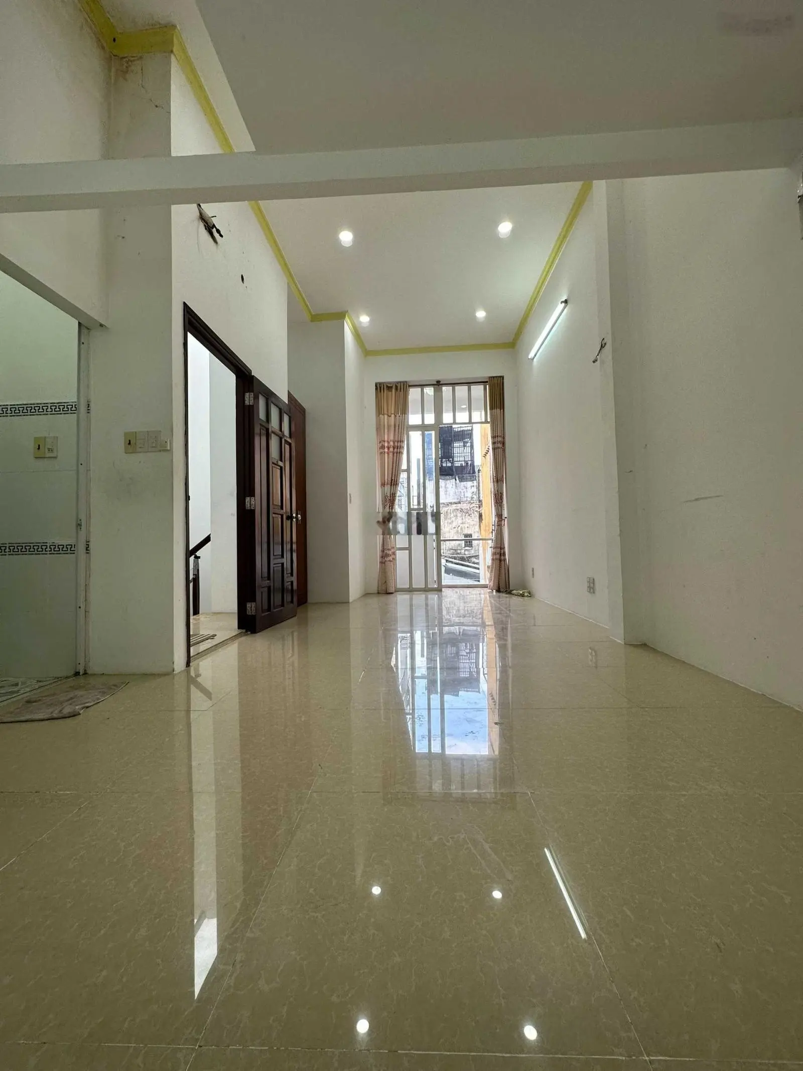 Bán nhanh nhà 55m2 Huỳnh Mẫn Đạt, P. 7, Quận 5, nhà 2 lầu ở liền, giá 5.6 tỷ/TL