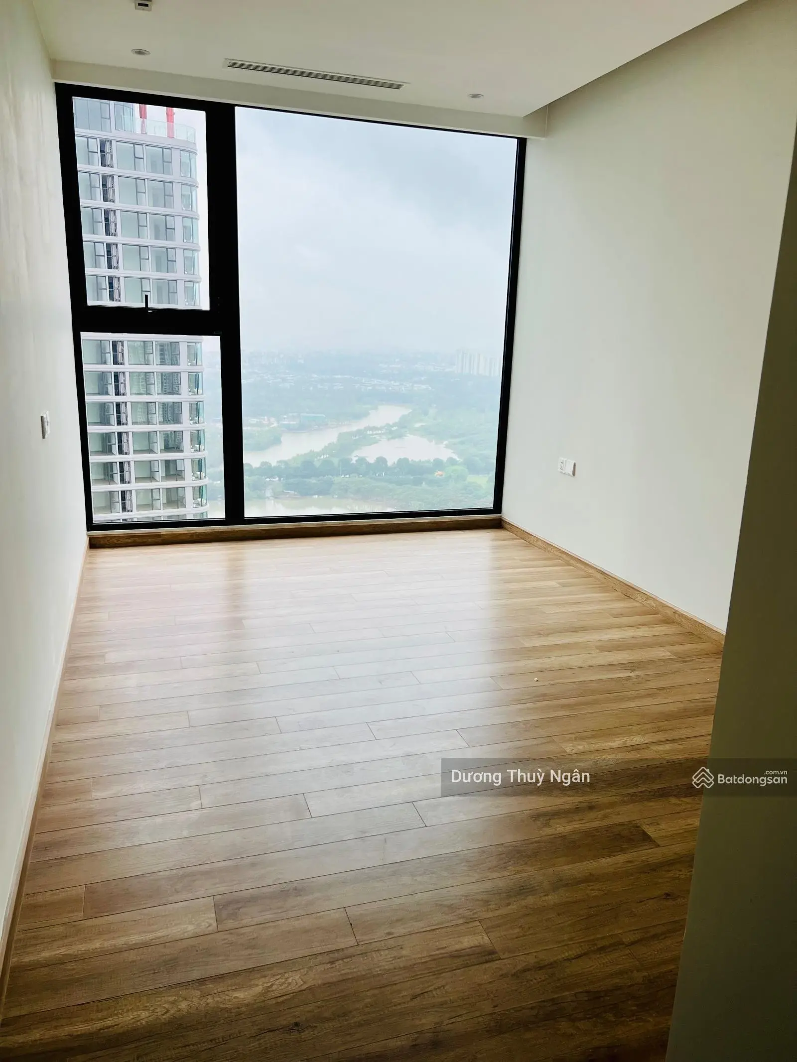Landmark: Bán căn hộ 2PN 73,84m2 - có ban công hoa - 4,5x tỷ bao phí