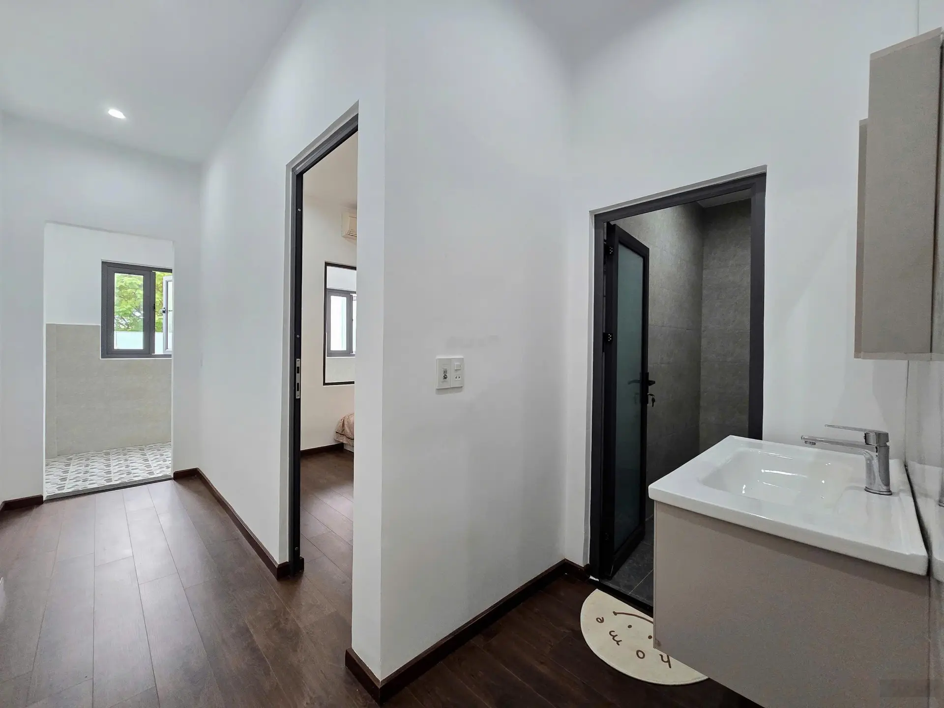 Bán gấp nhà 2 tầng 3PN, khu dân trí cao, nội thất cổ điển, tiện ích bao quanh