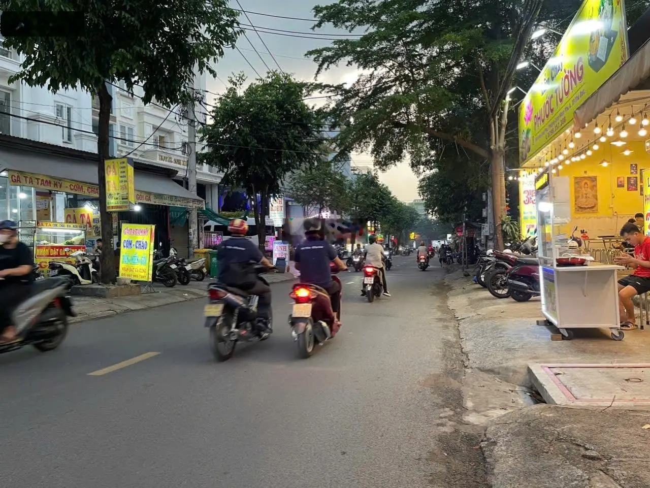 14.5 tỷ giảm về 13.5 tỷ bán mặt tiền kinh doanh đường Làng Tăng Phú - ngay Lê Văn Việt - DT 7 x 17