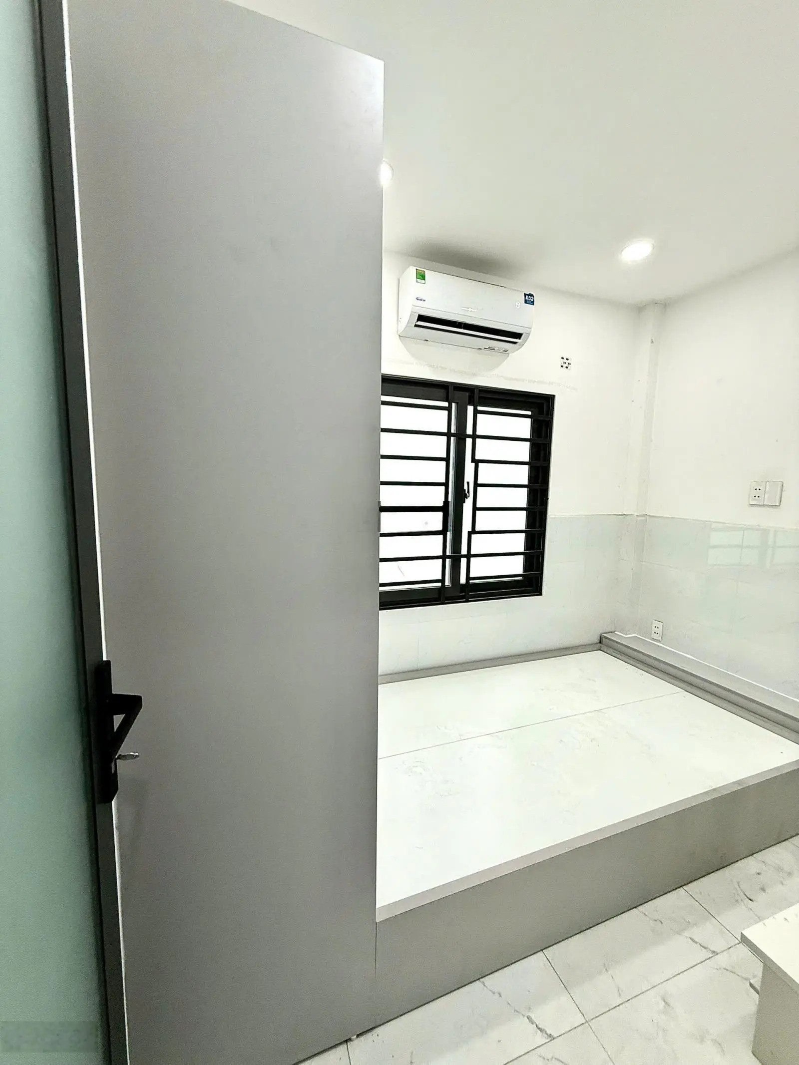 Bán nhà mới, hẻm xe hơi, Phan Văn Trị, Bình Thạnh - 2 lầu, 2 phòng ngủ, giá siêu hấp dẫn!