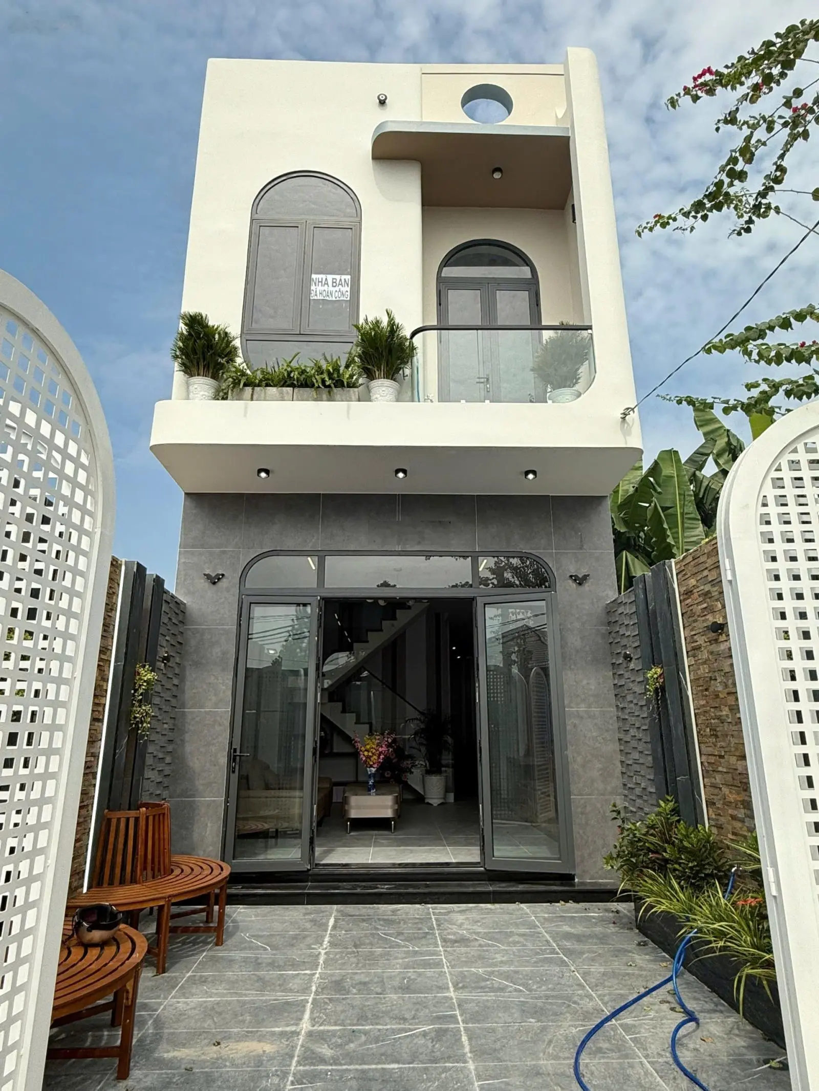 Bán căn nhà tuy ven thành phố nhưng ở khu dân cư đông đúc giá chỉ 2ty3