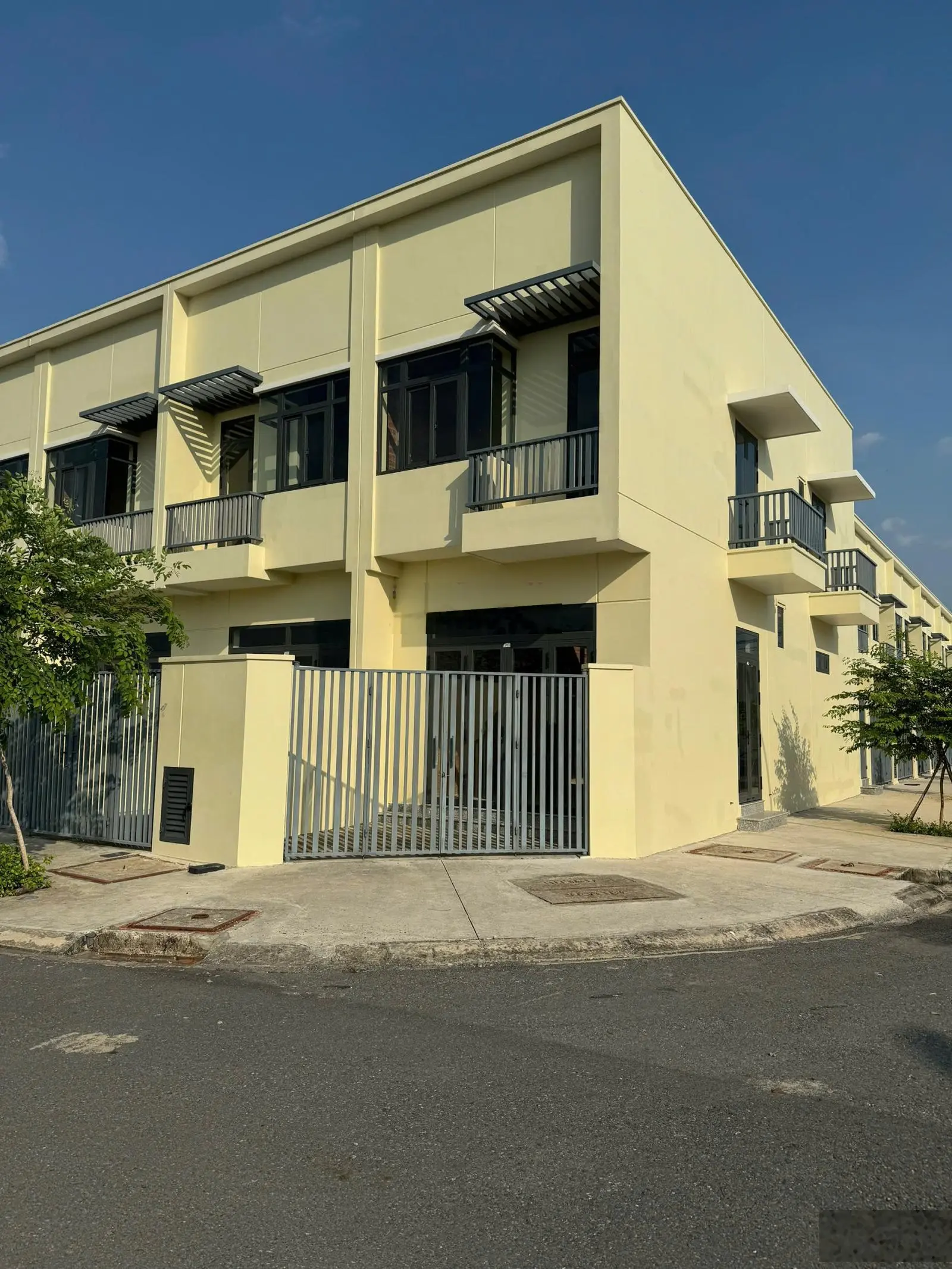 Bán gấp nhà liền kề đất DT sử dụng 66m2 - Sổ hồng sẵn giá nét 1tỷ1 ngay Quốc lộ 22, KCN Phước Đông