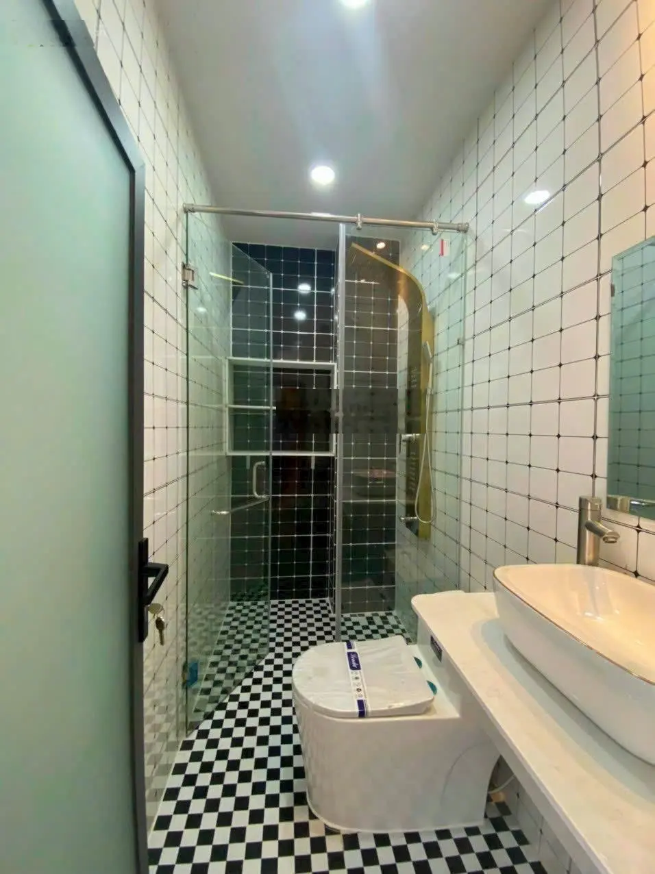 Căn nhà 3,5 tầng oto đậu nhà, Gần gigamall , Chợ Hiệp Bình, Hiệp Bình Chánh giá chỉ 7tỷ còn tl