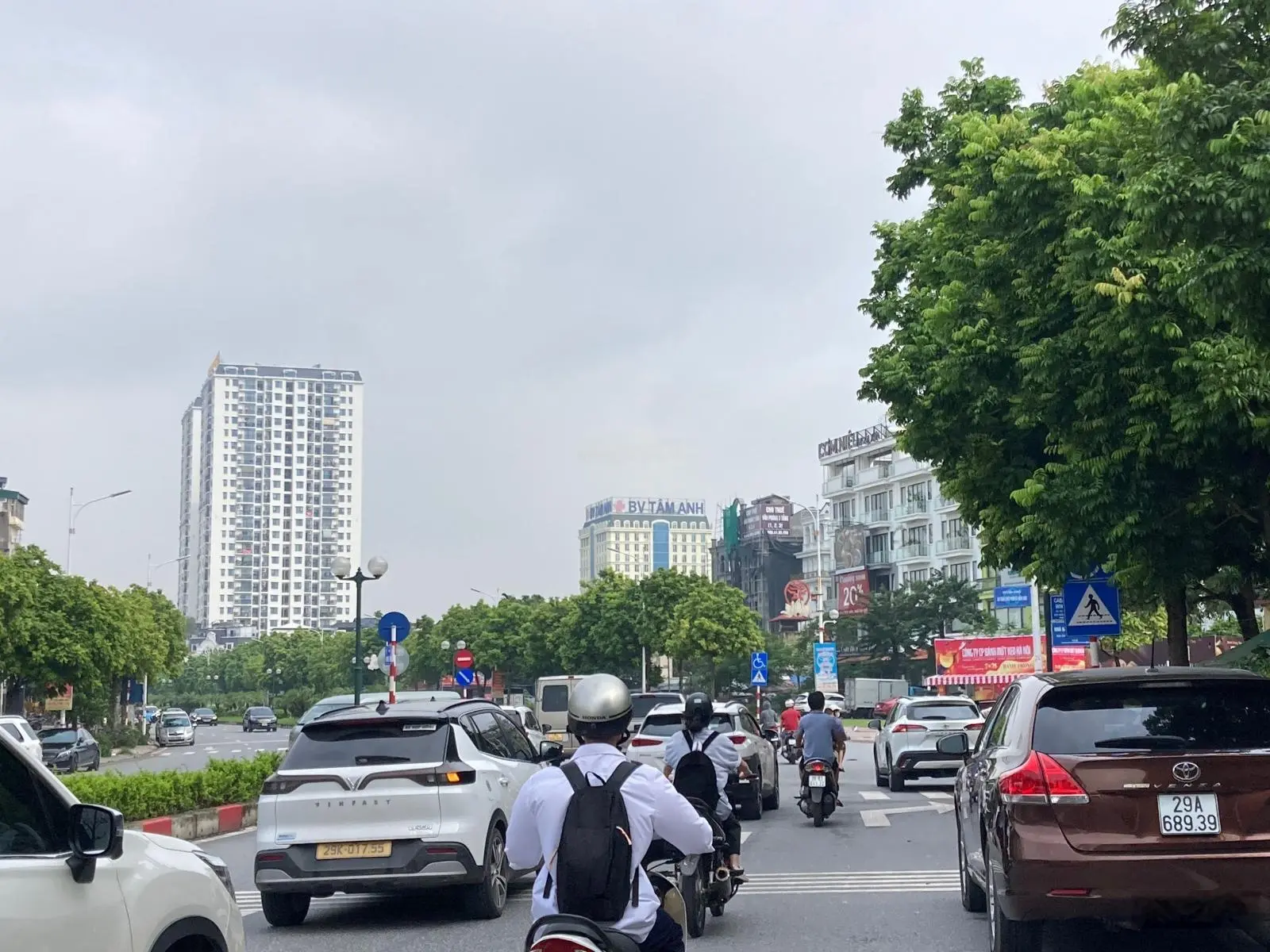 Bán Nhanh Căn Nhà Mặt Phố Cổ Linh đoạn đẹp nhất Phố cạnh Aeon Mall phố Chu Huy Mân và khu HimLam