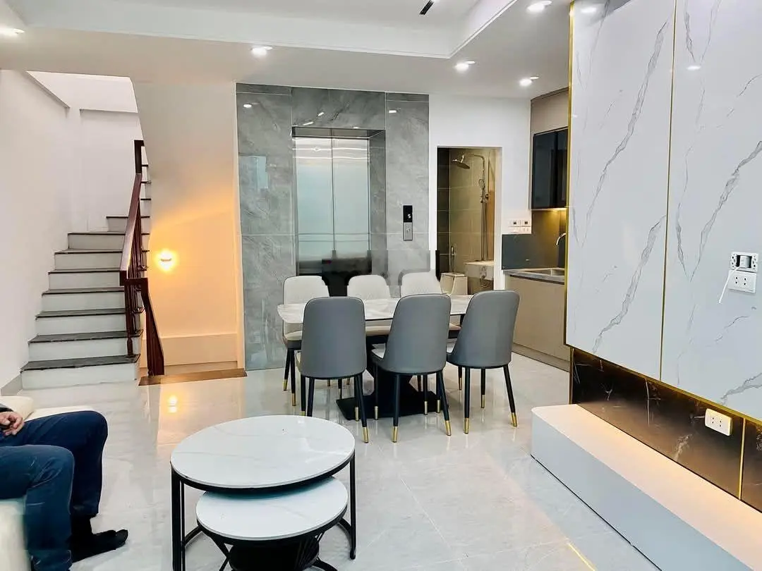 Bán nhà Xuân La - 40m2 - 6 tầng thang máy - ô tô sát nhà - gần Lotte - giá siêu rẻ