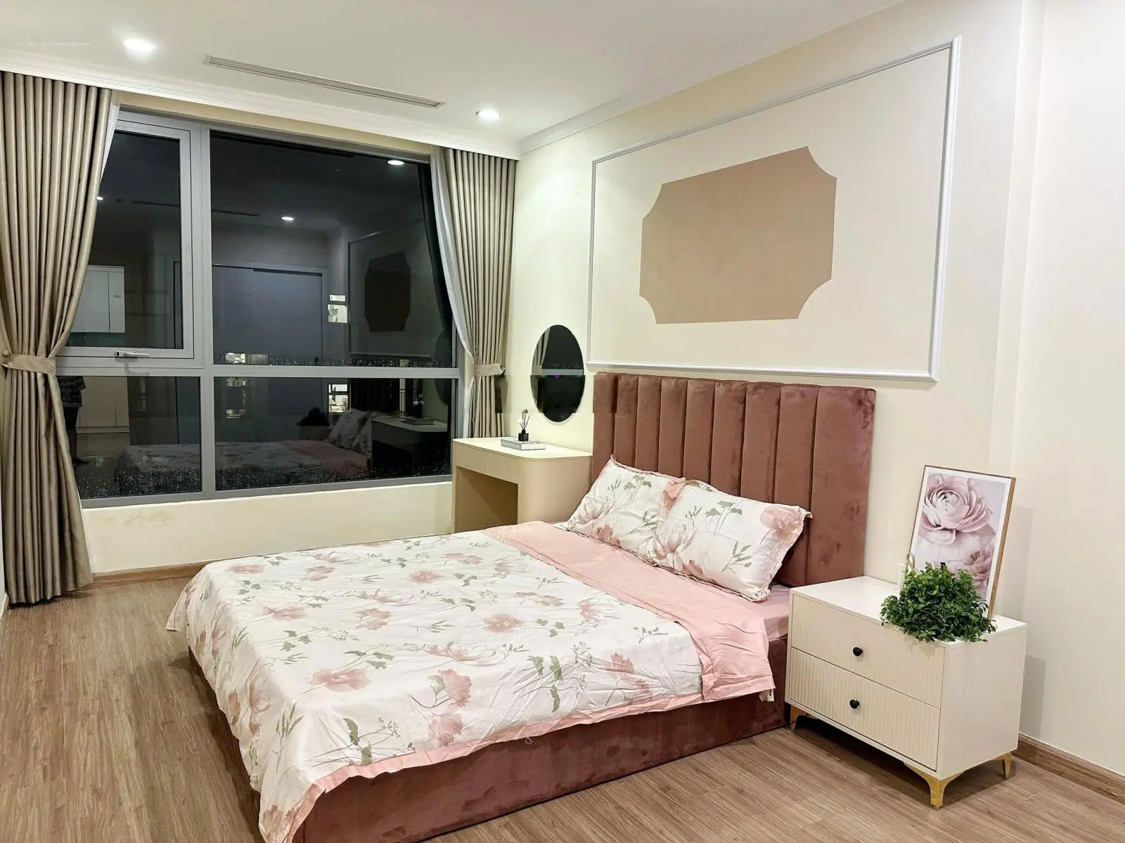 Chính chủ cần tiền bán nhanh căn hộ 2PN - Park Hill - Times City, DT 73m2, tầng trung, giá 6.280 tỷ
