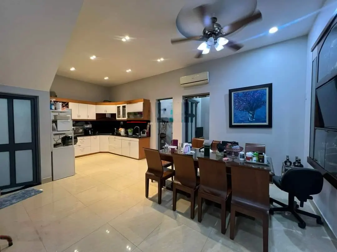 Bán nhà rộng 100m2 có sân cổng ngõ đường Lương Khánh Thiện cực đẹp giá hợp lý. LH 0936 577 ***