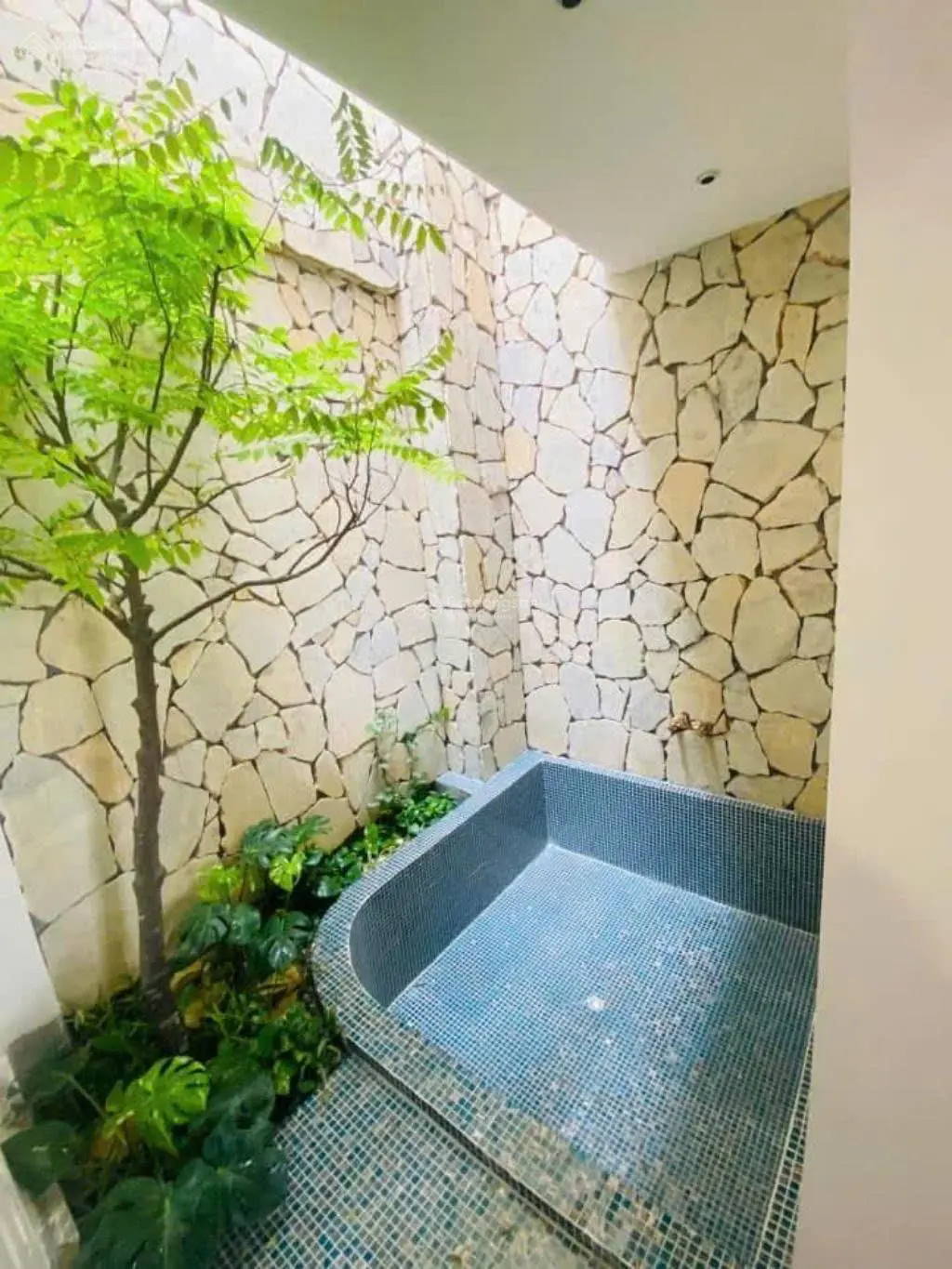 Nhà cổ linh hàng xóm aeon mall long biên 6 tầng gara ô tô