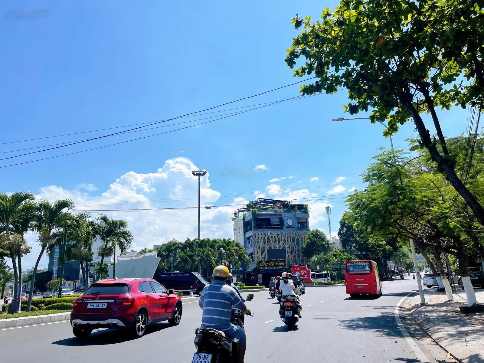 Nhà góc 2 mặt tiền tôn thất tùng / gần vòng xoay cầu trần phú , tiện kinh doanh, giá tốt