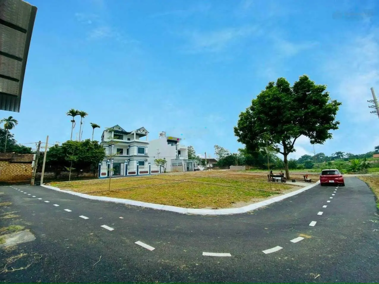 Lô góc trục chính Tân Xã, xung quanh nhiều nhà trọ, ngay khu CNC xây trọ số 1 Hoà Lạc