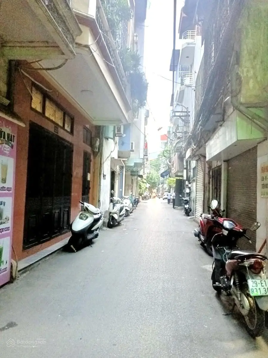 Bán nhà mặt phố Xã Đàn, Đống Đa. Kinh doanh, ôtô tránh, 2 thoáng. 58m, 5 ngủ. Cực hiếm ! Giá tốt