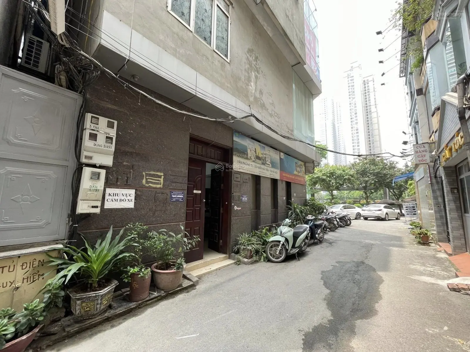 Bán gấp nhà đường Khuất Duy Tiến. Lô góc. Ô tô đỗ cửa. 60m2 - 5 tầng
